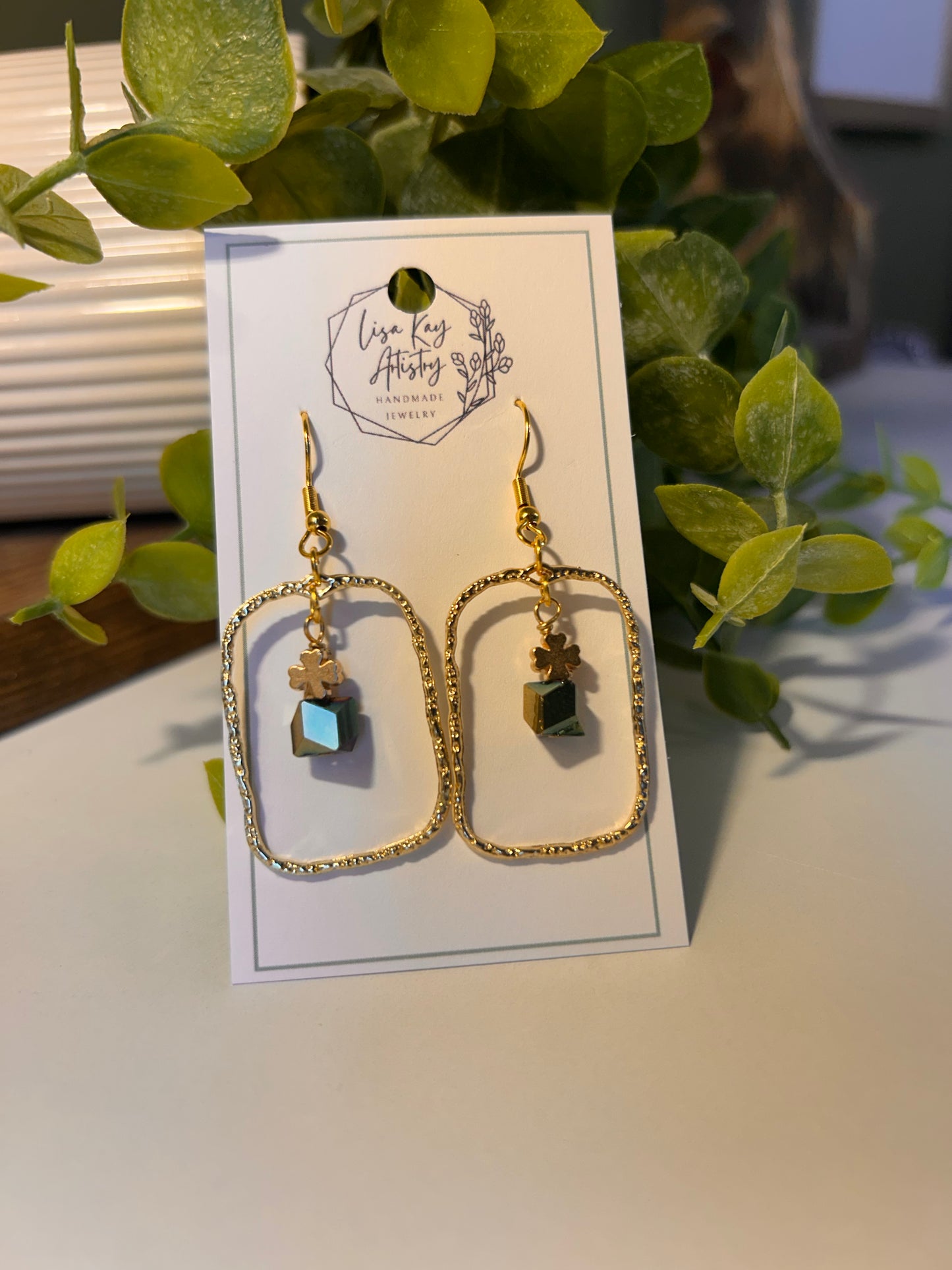 Shamrocks dangling Gold Squares