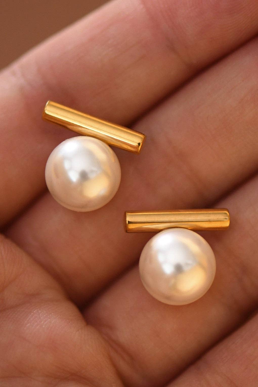 Pearl and 18K Gold Plated Stainless Steel Stud Earrings - 7769