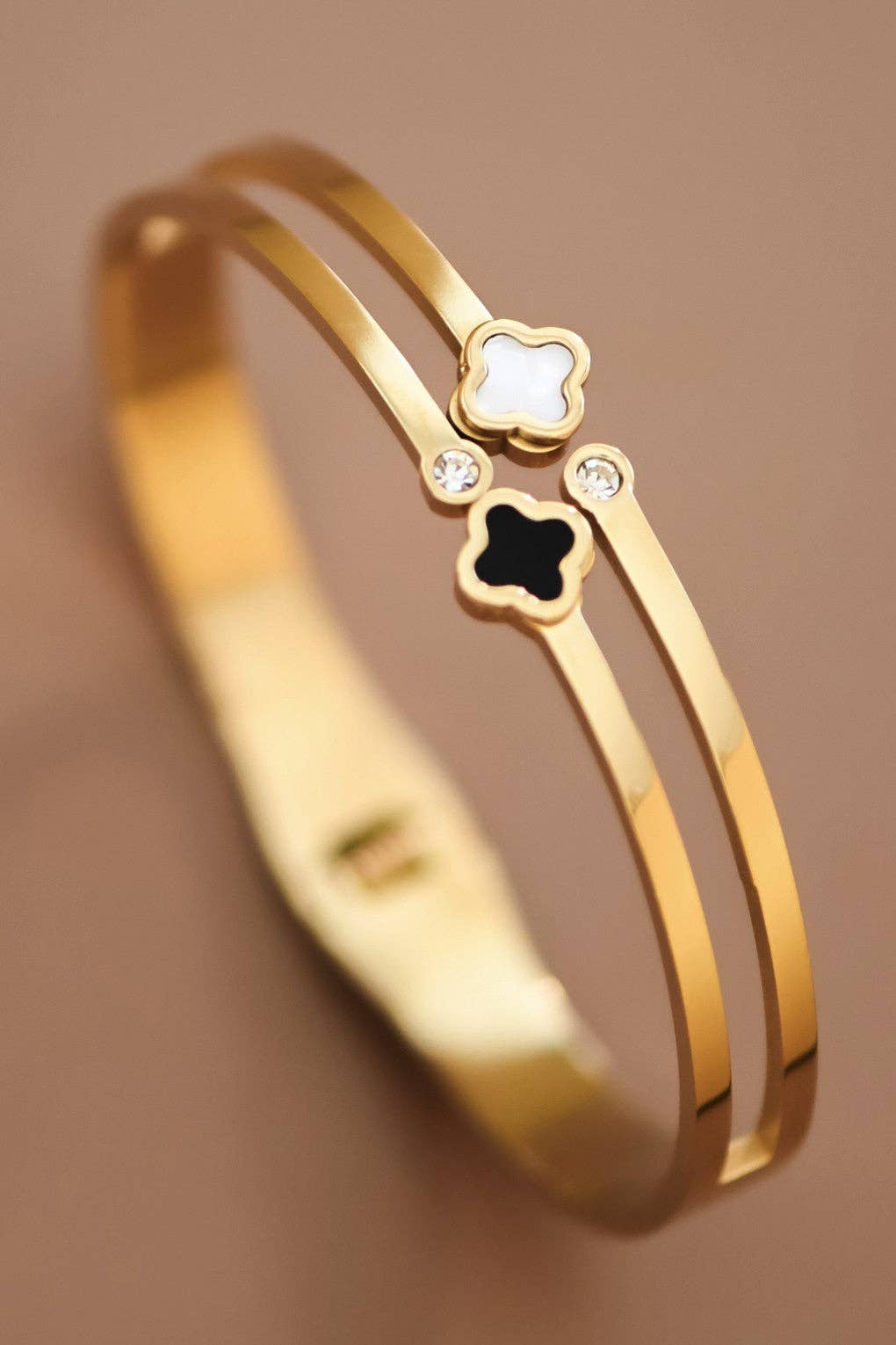 Inlay Mother of Pearl and Onyx Spring Hinge 18K Gold PVD Plated Stainless Steel Bangle - 7733