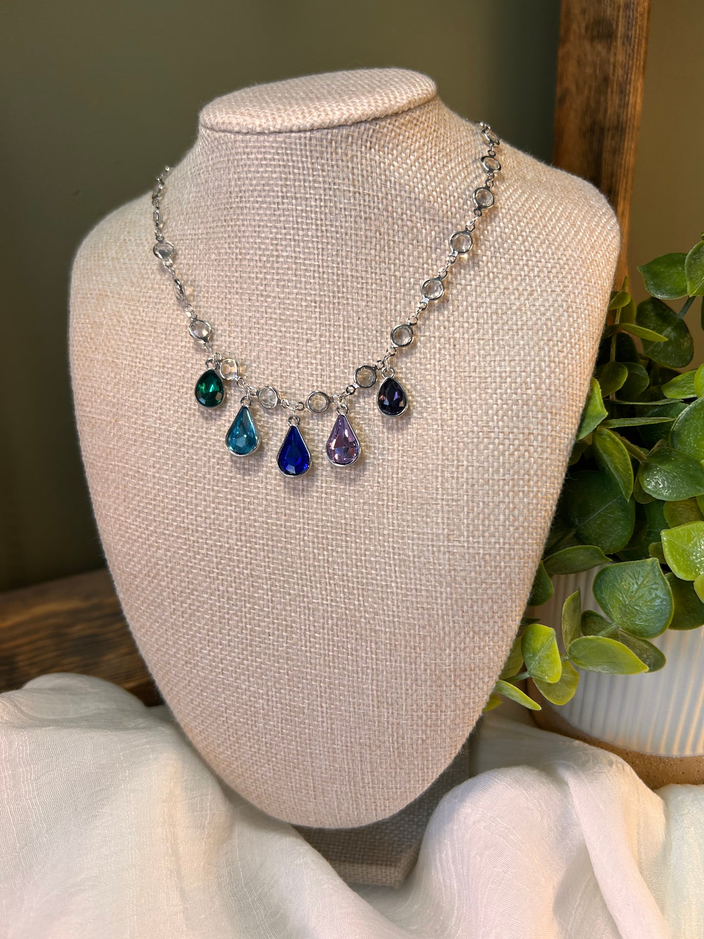 Bejeweled necklace with a continuous gem chain with 5 multicolor teardrops