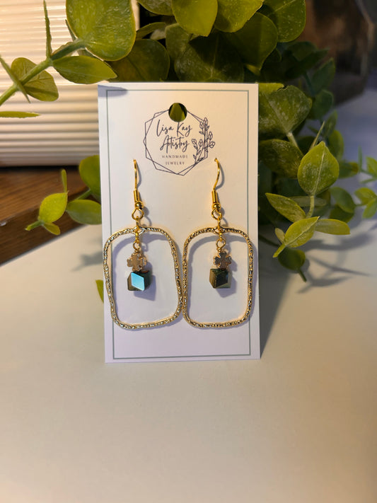 Shamrocks dangling Gold Squares