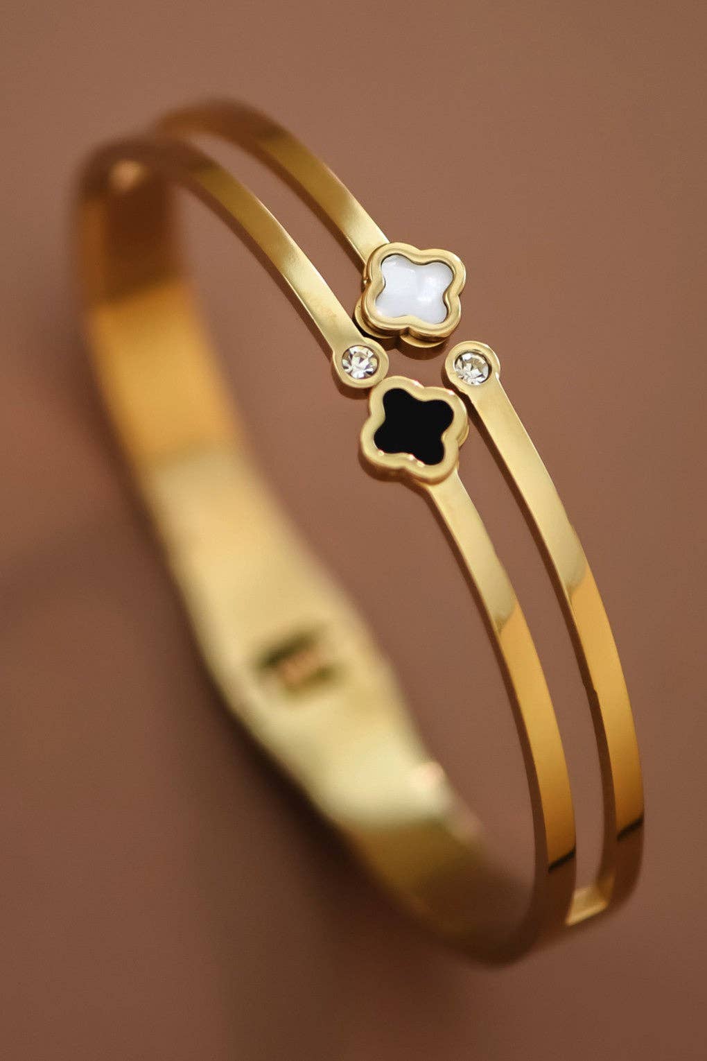 Inlay Mother of Pearl and Onyx Spring Hinge 18K Gold PVD Plated Stainless Steel Bangle - 7733