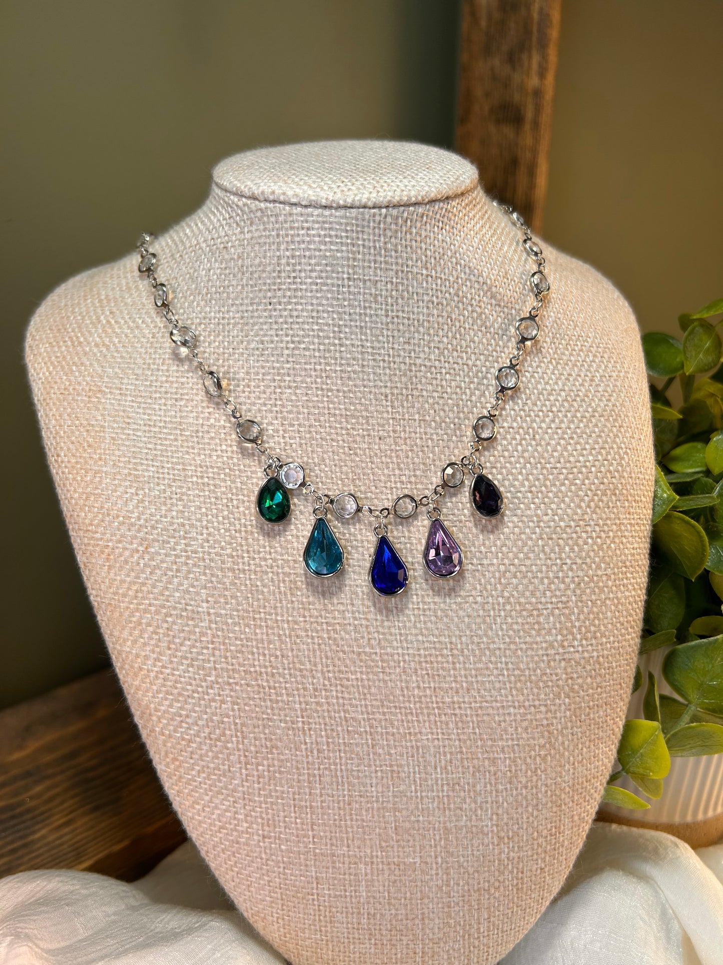 Bejeweled necklace with a continuous gem chain with 5 multicolor teardrops