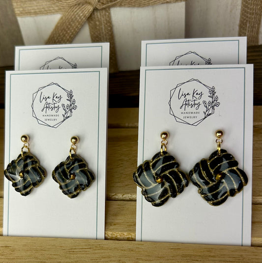 Onyx Night Clover Knots