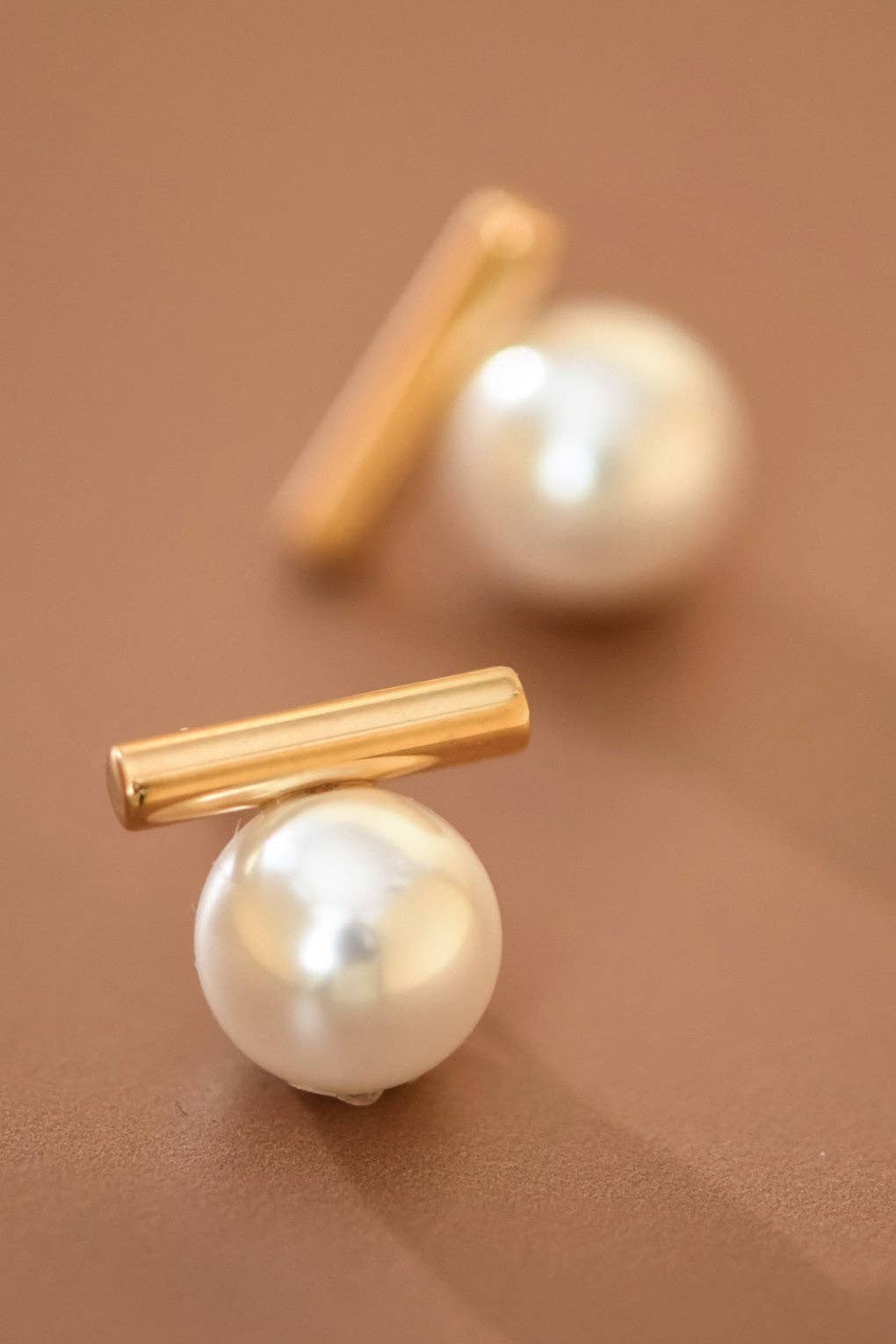 Pearl and 18K Gold Plated Stainless Steel Stud Earrings - 7769