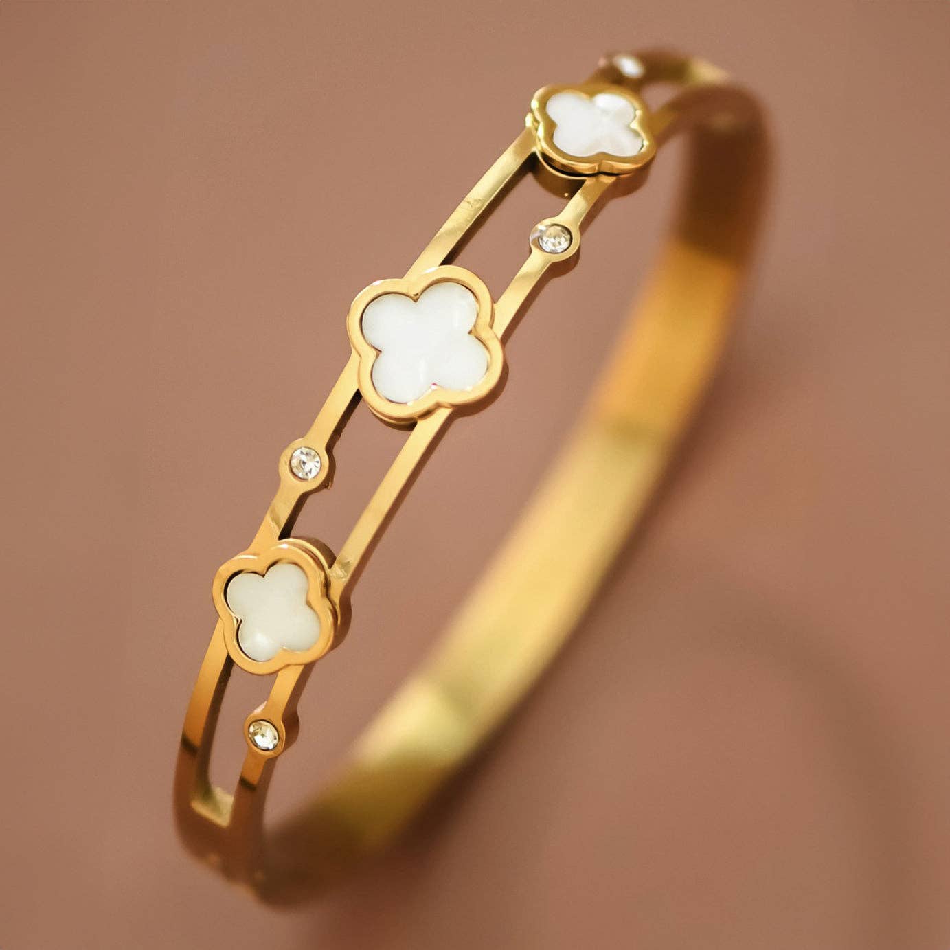Clover with Inlay Mother of Pearl 18K Gold Plated Stainless Steel Bangle - 7732